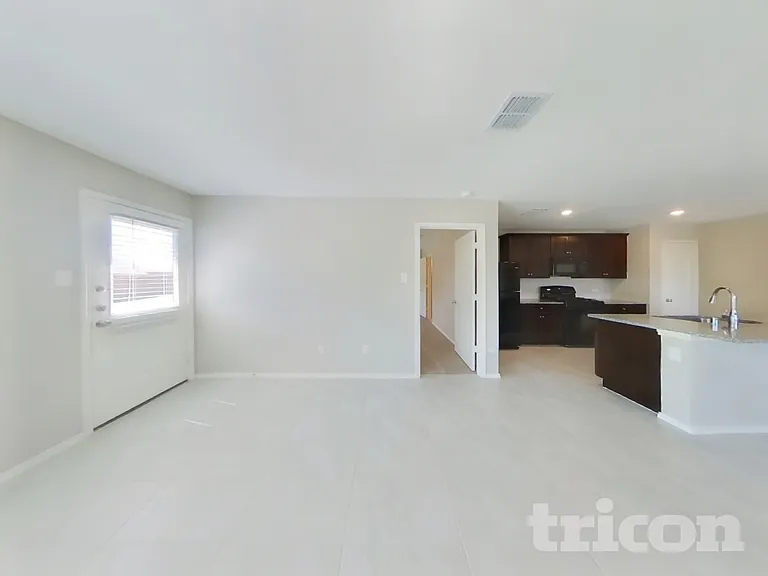 1740 Claireborne Ct — Photo 3