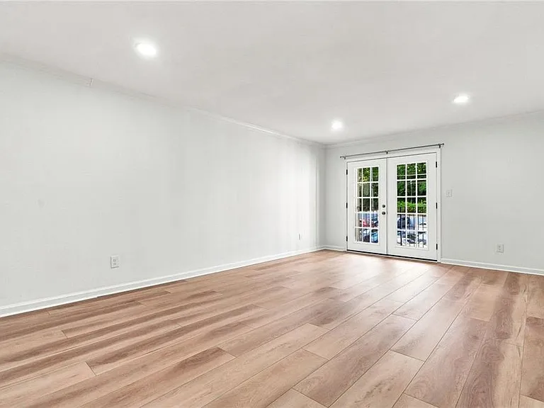 5095 Roswell Rd #209 — Photo 10
