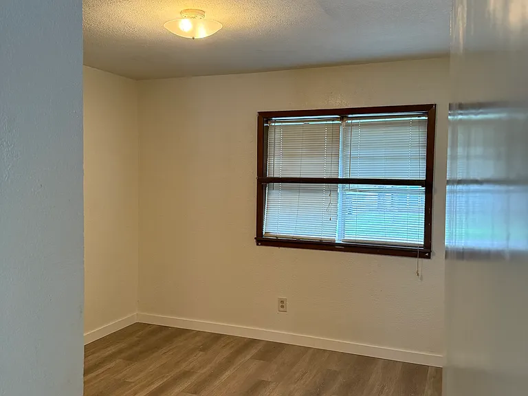 1224 Meadowbrook St — Photo 3