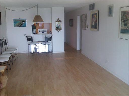 4th image of 1426 S Lakeside Dr APT 39