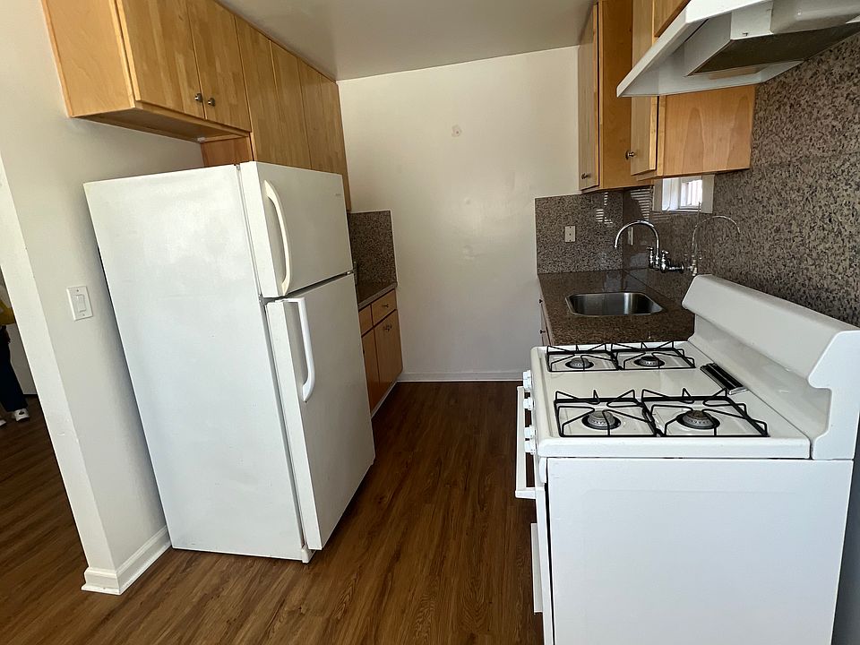 1st image of 731 Rollins Rd #5