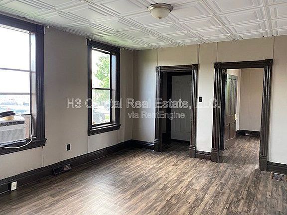 5th image of 2108 Washington Ave #C