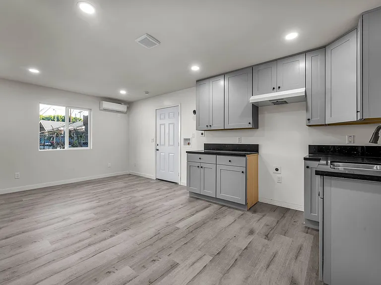 5842 Denver Ave — Photo 29