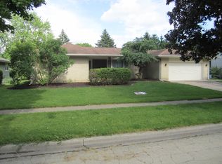 1528 Pickwick Ln, Dekalb, IL 60115