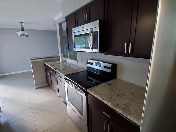 3rd image of 1133 Idlewild Dr N