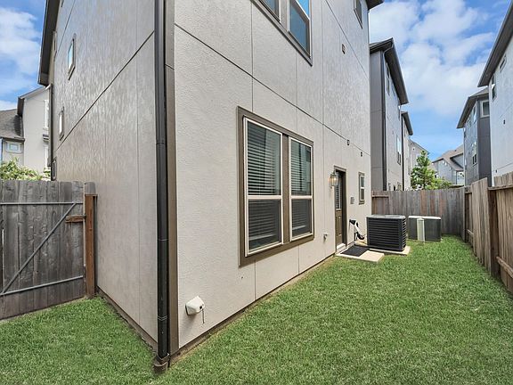 5th image of 4007 Centre Meadow Way