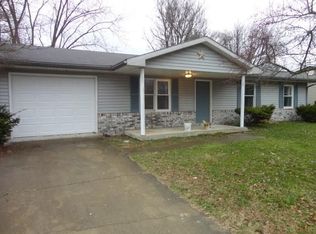 1049 Dutchman Ln, Seymour, IN 47274