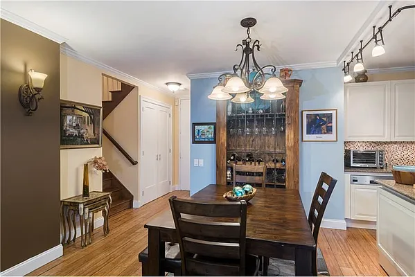 Sold by LG Fairmont Group | media 4