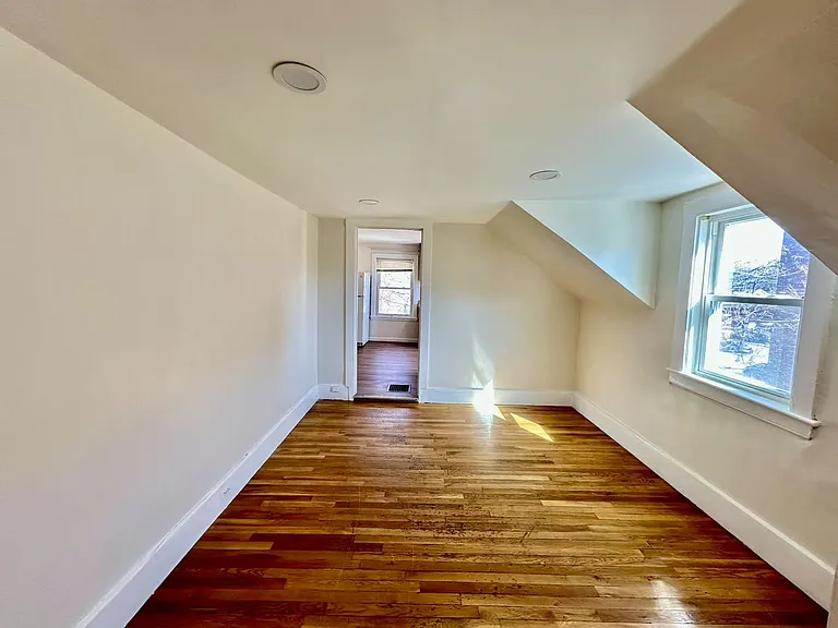 8-10 Ralph Piteri Ter — Photo 8