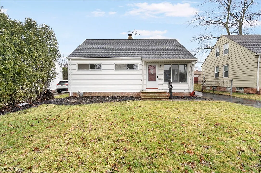 14814 Reddington Ave photo 1