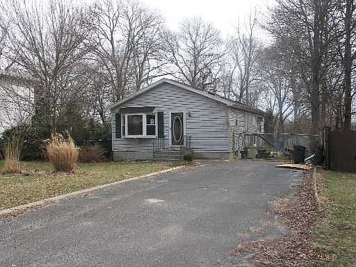 1st image of 8 Dogwood Ave