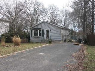 8 Dogwood Ave, Farmingville, NY 11738