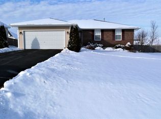 649 Ballymore Rd, Roscoe, IL 61073