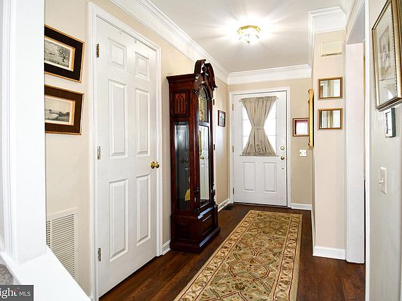 4th image of 2697 McGuffeys Ct