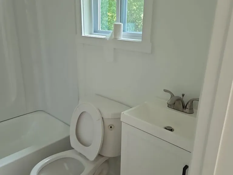 204 Thomas Ln — Photo 13