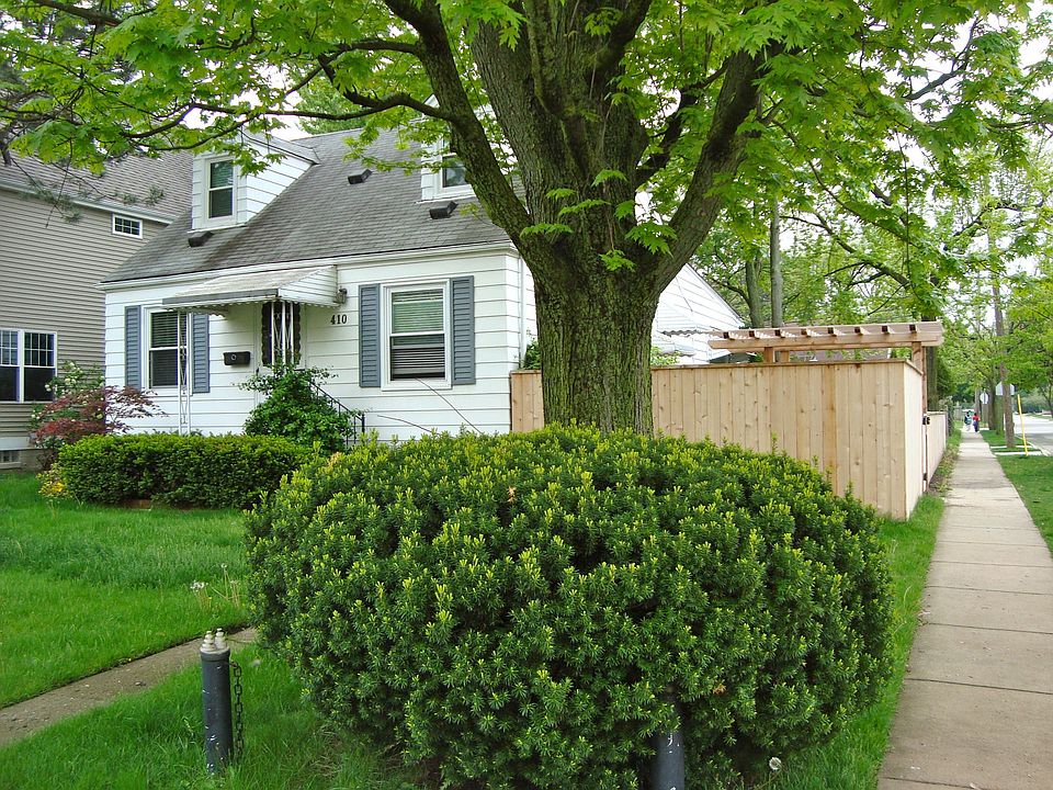 Charming corner lot