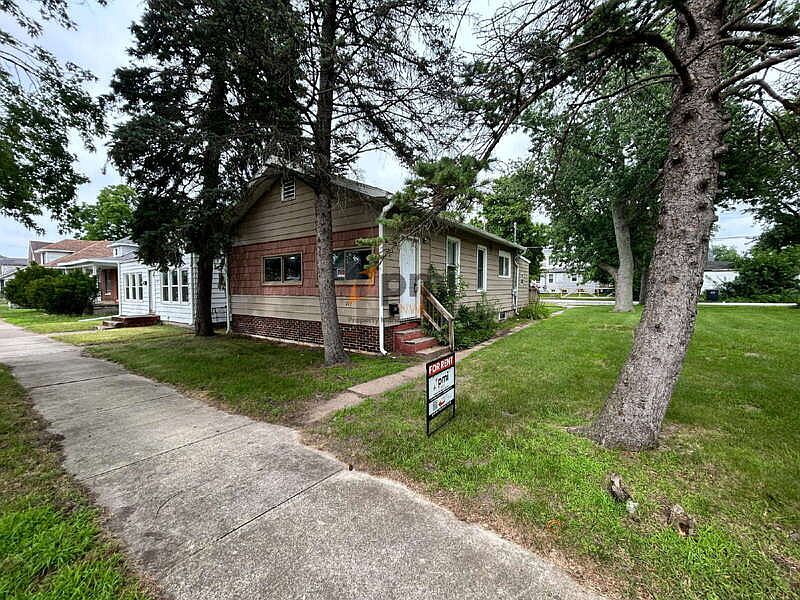 1st image of 207 N Woodland Ave
