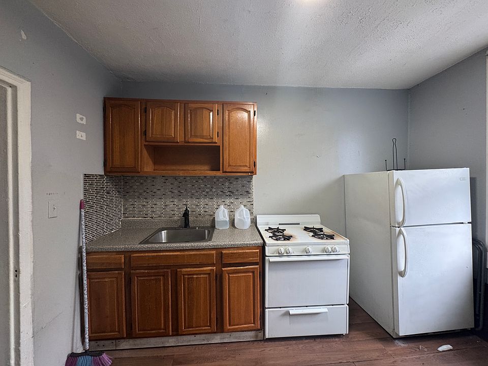 1st image of 688 Courtlandt Ave APT 3F