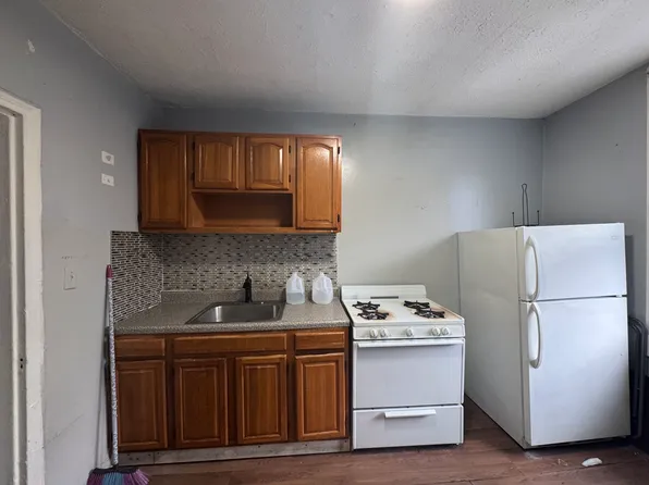 688 Courtland Avenue image 1 of 13