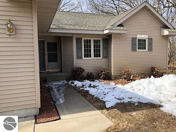 2nd image of 1234 Queensway Dr