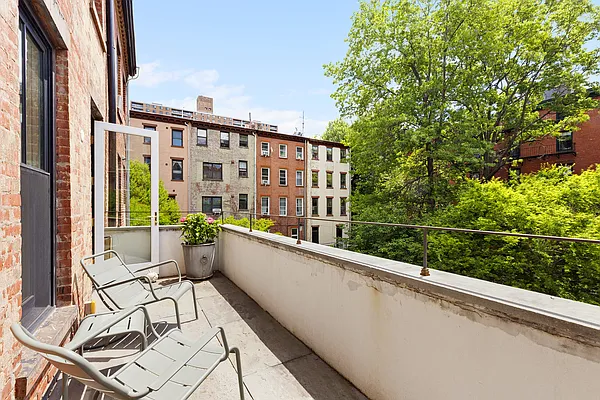 Sold by Compass | media 16