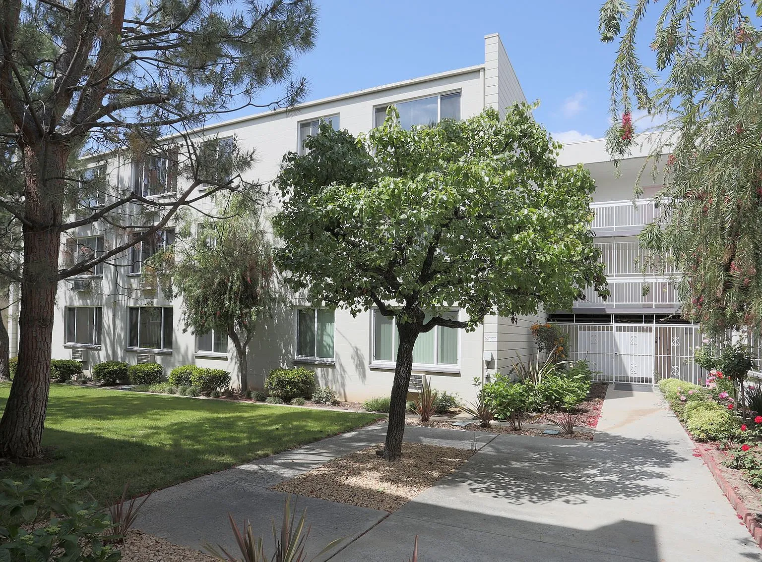 Welcome to La Villa Lake Apartments- 55+ Better Living — Photo 3