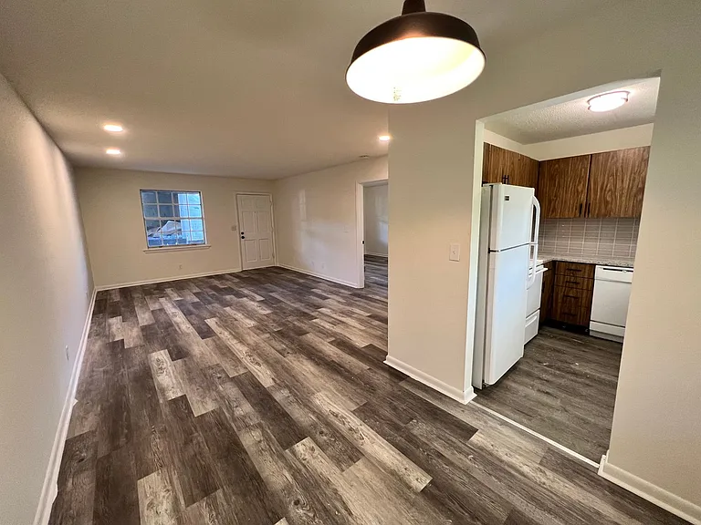 Sunset Rock Apartments — Photo 22