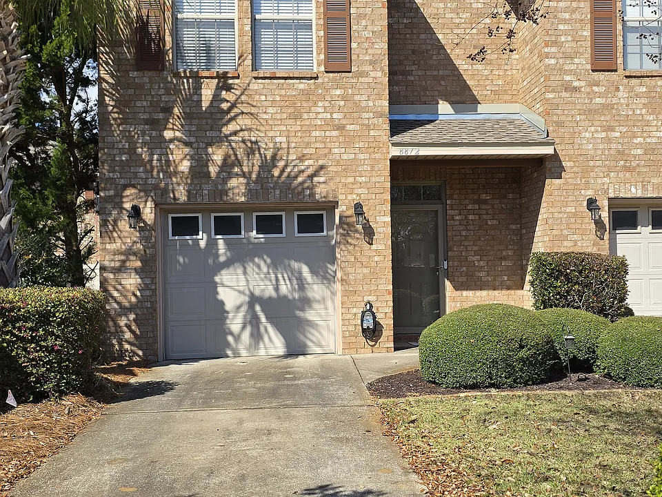 8872 Sanderling Ln
