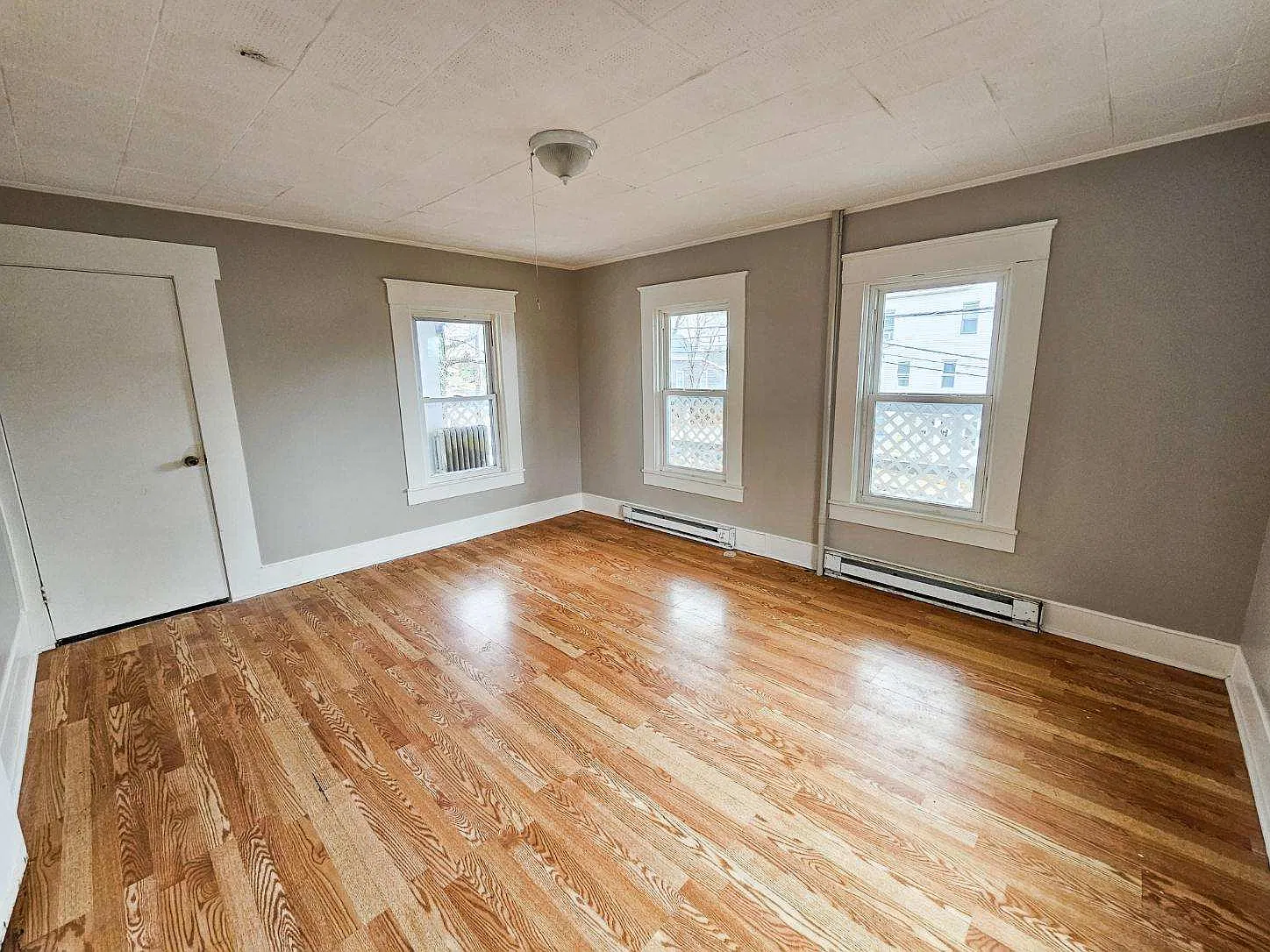 3 bed, 1000 sqft, $2,450 — Photo 2