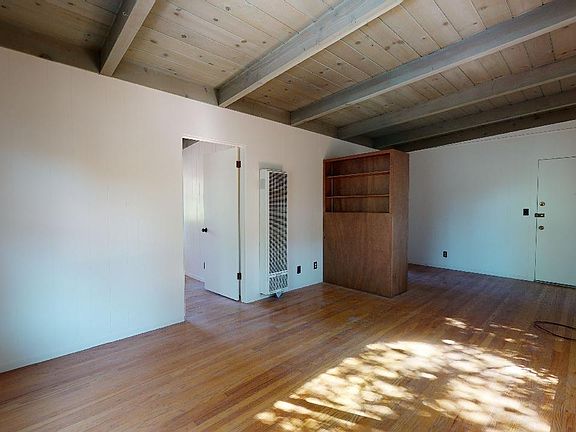 2nd image of 2142 Wellesley St