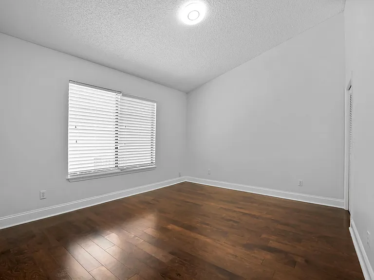 6215 SE Georgetown Pl — Photo 11