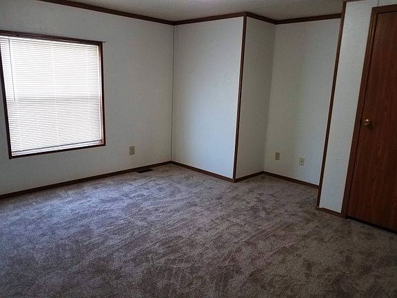 5th image of 3831 Plains Dr