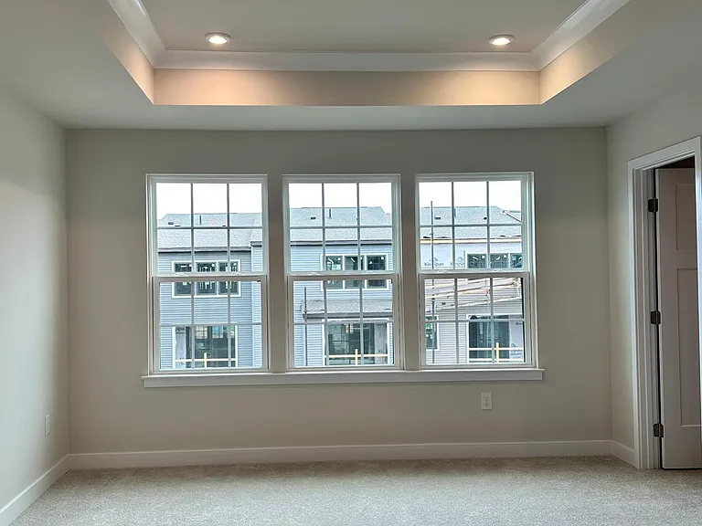 325 E Cochran St — Photo 22