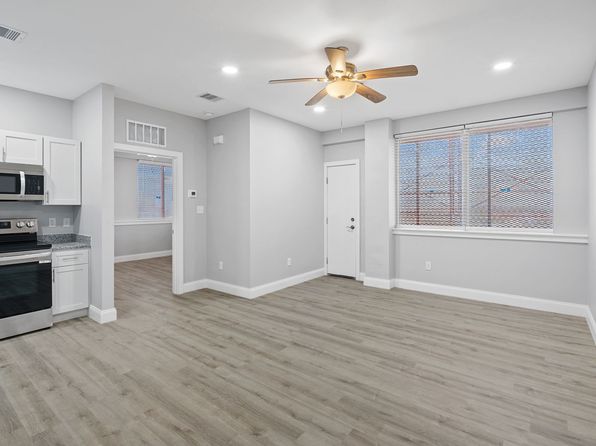 1800 S Staples St #B4