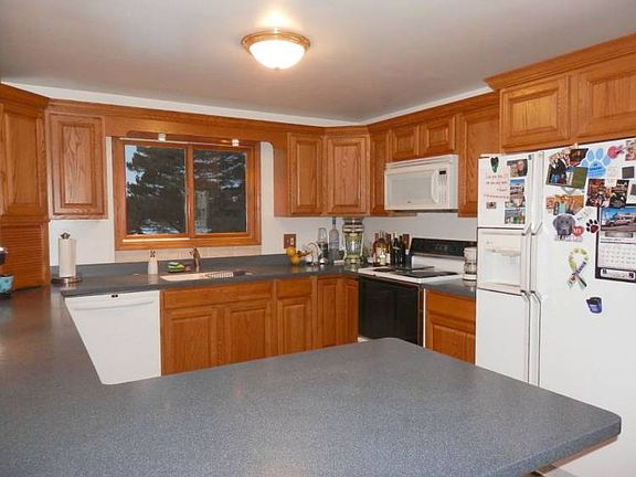 Electric range, refrigerator & dishwasher included
