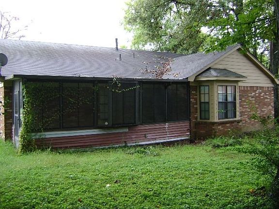 3rd image of 7424 Oakfield Dr