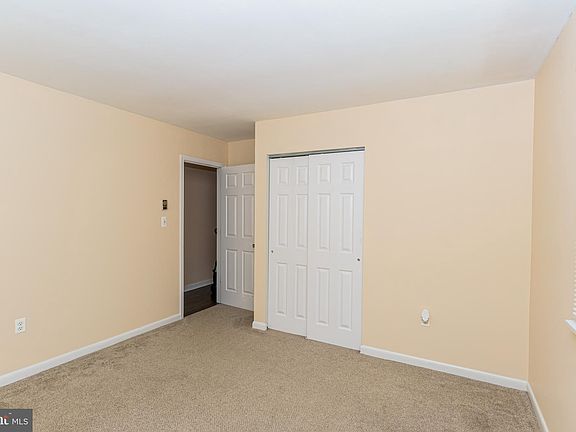 5th image of 422 Ogle Ave