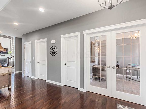 4th image of 292 Balsamine Dr