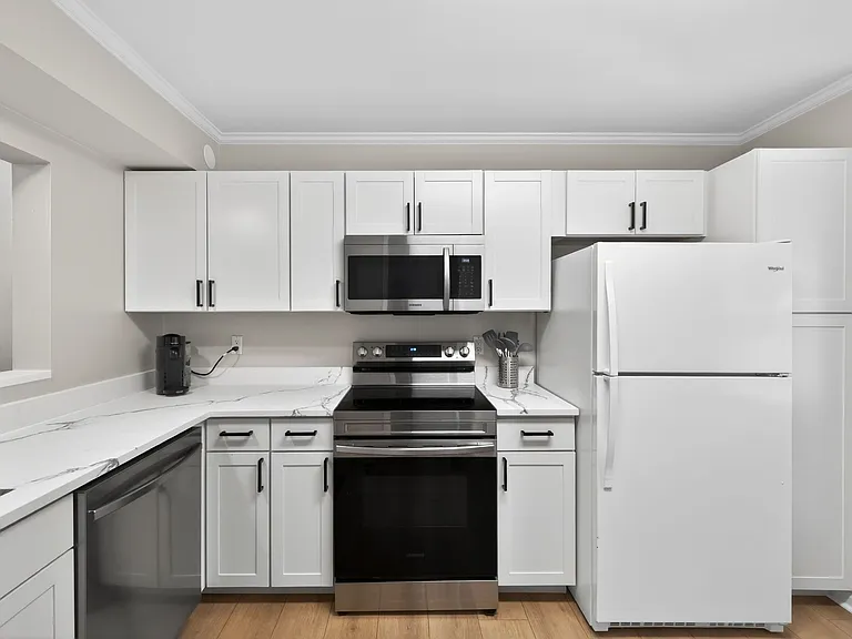 604 Broad Leaf Cir — Photo 13