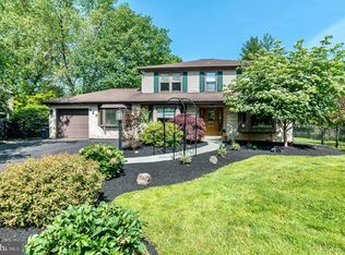 833 Village Cir, Blue Bell, PA 19422