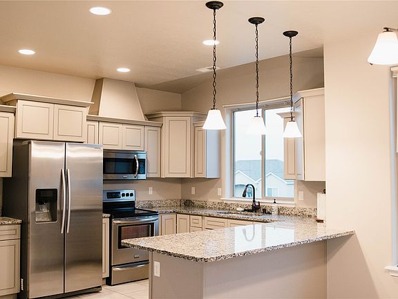 4th image of 3305 Canterbury Lane