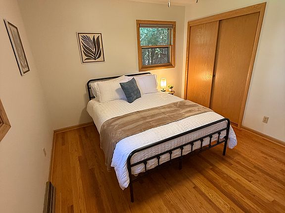 Bedroom1 - Queen Bed