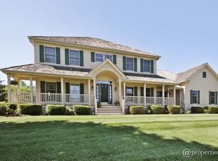 62 Falcon Dr, Hawthorn Woods, IL 60047