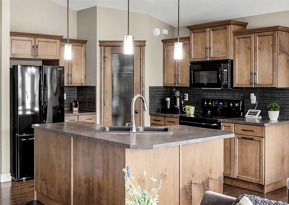1st image of 171 W Voisin Close
