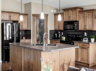 171 W Voisin Close, Red Deer, AB T4R 0M7