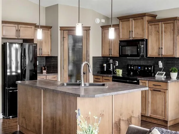 171 W Voisin Close, Red Deer, AB T4R 0M7