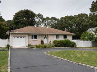 830 Old Medford Ave, Medford, NY 11763