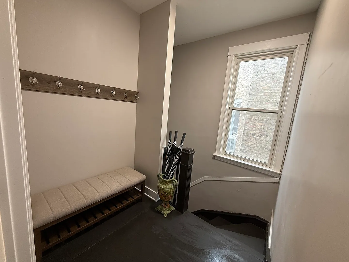3 bed, 1100 sqft, $2,975 — Photo 3
