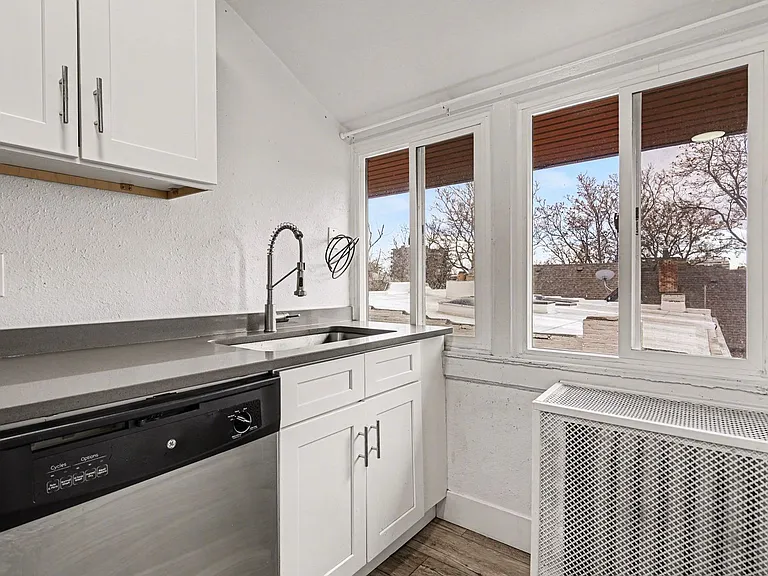 1159 N Corona St — Photo 4