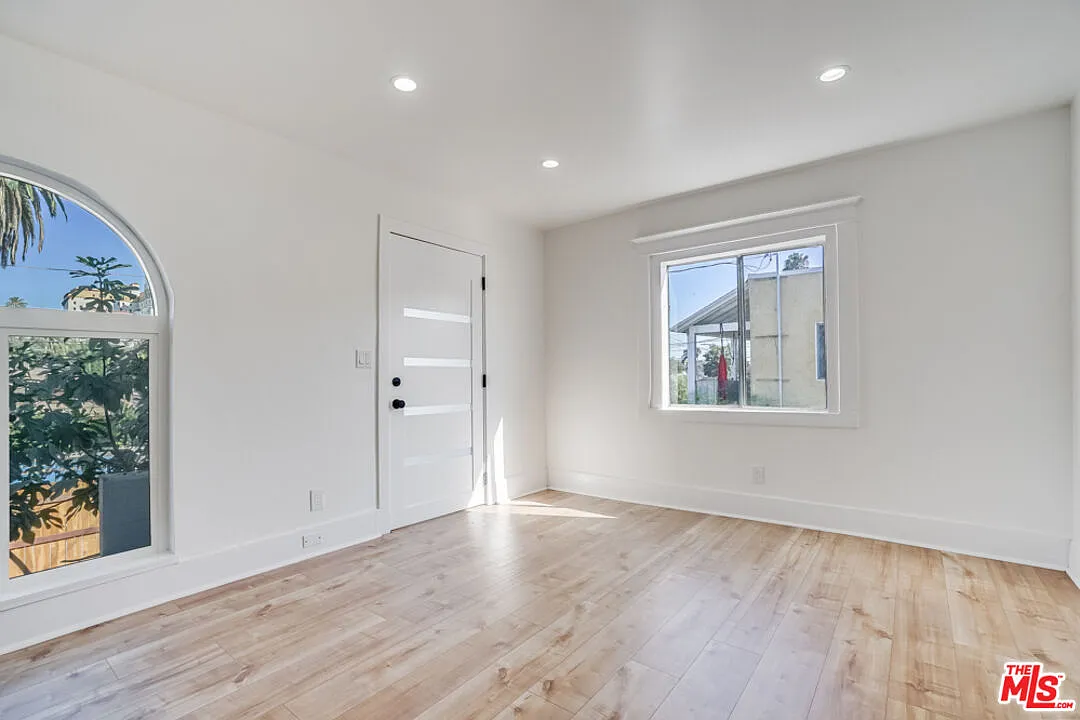 2 bed, 1.0 bath, 900 sqft, $3,750 — Photo 4